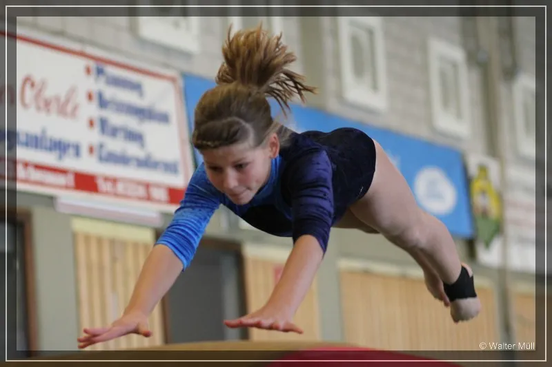 Bild (Walter Müll): Jule Britz am Sprung